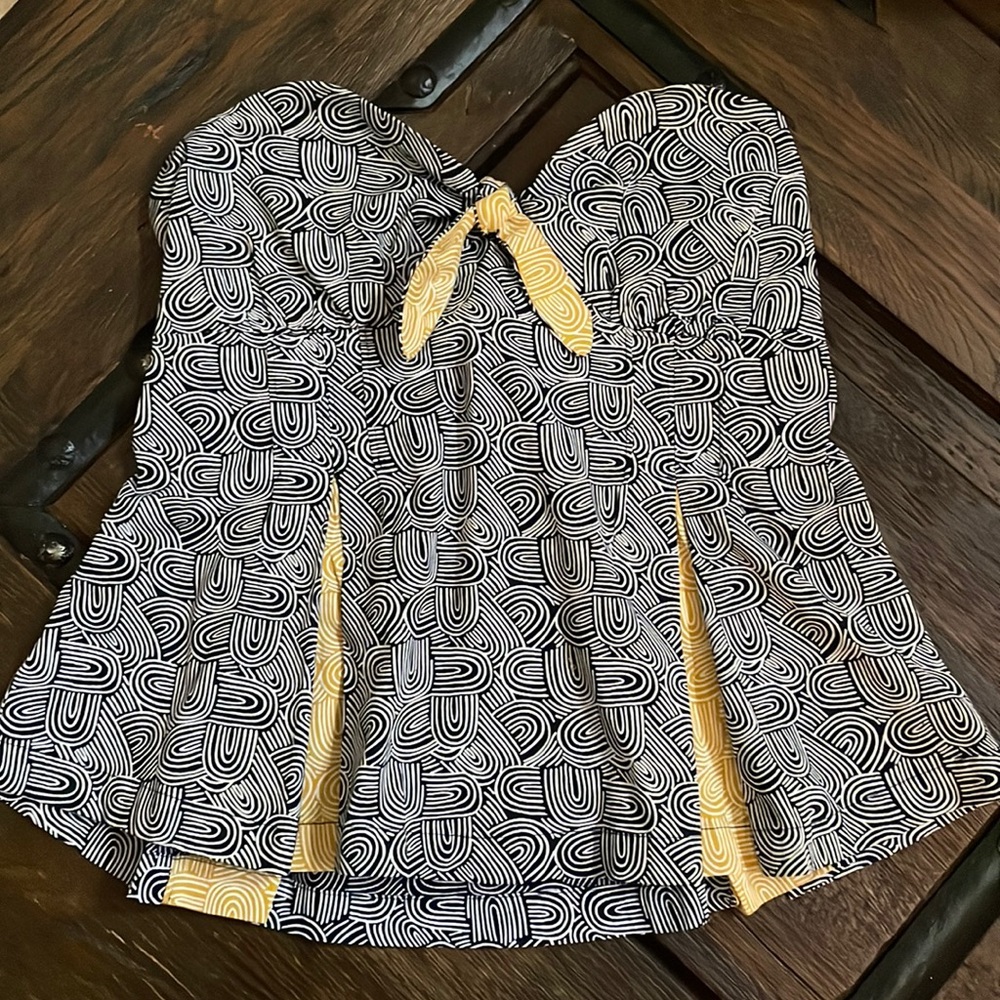 Anthropologie Vintage Sweetheart neckline top . SZ 10 . Excellent like New cond.